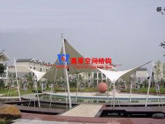 膜結構遮陽棚有哪些特點？哪些場所可以使用膜結構遮陽蓬？